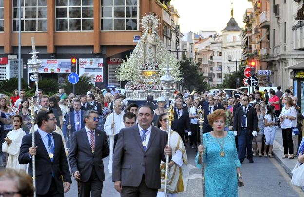 La Patrona despierta la devoción de miles de vecinos como se puede ver sus procesiones./ENRIQUE