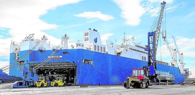 El Bahri llegó a Santander en febrero y tras recoger armamento hizo escala en Motril. /ANTONIO 'SANE'