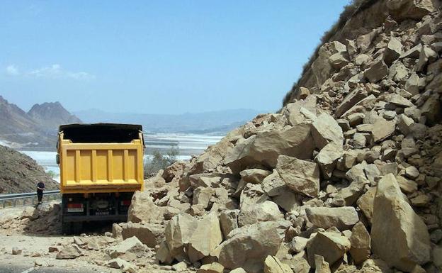 El Gobierno invertirá 60.000 euros tras el desprendimiento de rocas en San Juan de los Terreros