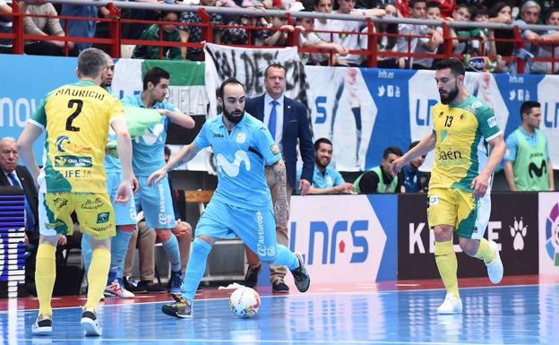 Ricardinho firmó el tanto del empate a uno, pero Mauricio logró el definitivo cuatro a cinco en la recta final del duelo. /SANDRA SANTIAGO