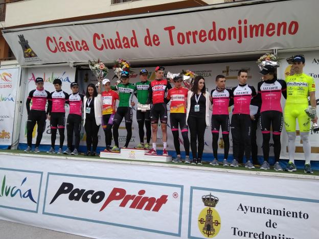 Podio con los ganadores de las diferentes categorías y clasificaciones. /JOSÉ A. GUTIÉRREZ