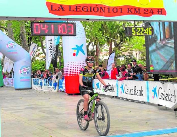 Encarni Reguero entra a meta el pasado fin de semana./E. CORRAL