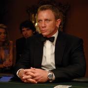 Daniel Craig le pasa por encima a Pierce Brosnan