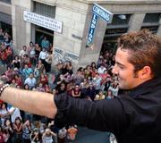 Bisbal reparte besos toreros entre sus seguidores y admiradores almerienses