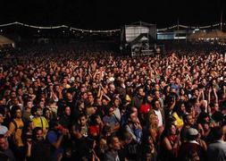 Los conciertos concentran a miles de jóvenes todos los años.. :: IDEAL/