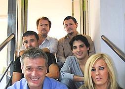 Algunos de los actores de la película, entre ellos, Salvador Guerrero y Jorge Onieva, guionista. :: I. MOLINA/