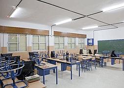 El aula que sufría mayores goteras en el colegio Sacratif está arreglada y preparada para recibir de nuevo a los alumnos. :: SALVADOR RODRÍGUEZ/