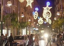 Compras. Una calle comercial del centro de Motril. :: J. MARTÍN/