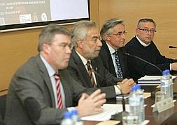 Fernández de Moya, Rodríguez Nóvez, Manuel Torres y Rafael Cámara, en la conferencia de ayer. :: FRANCIS/