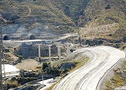Obras de construcción de la A7, en el tramo Polopos Albuñol.: JAVIER MARTÍN/