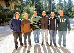 Los cinco estudiantes argentinos de Teología con el profesor José Hernández.:: G. MOLERO/