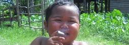 El famoso niño fumador deja sus 40 cigarrillos diarios por otra adicción: la comida