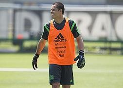 Chicharito busca hacer historia en Brasil 2014