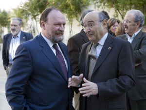 NUEVO DEFENSOR. Enrique Hita, con el rector, ayer en Ciencias. / GONZÁLEZ MOLERO/