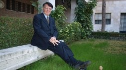 Evandro Agazzi, presidente de la Academia Internacional de Filosofía de la Ciencia, ayer en Granada. / G. PEDROSA/
