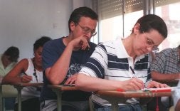 Opositores denuncian trato ofensivo del tribunal y notas excesivamente bajas