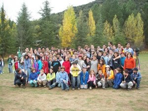 El grupo scout 245 San Jorge de Granada realiza su campamento este verano junto al pueblo de Cereceda en la Sierra de Francia de Salamanca. / IDEAL/