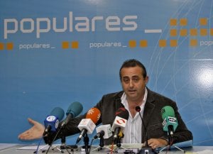 Maldonado, diputado por Gójar, en la sede granadina. /IDEAL/