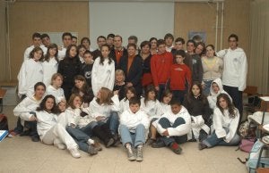 Jóvenes llegados de Castres, Francia, en un anterior intercambio educativo y cultural motivado por el hermanamiento. :: ENRIQUE/