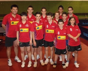 Con éxito. Formación completa del club zubiense. :: A. MOLINA/