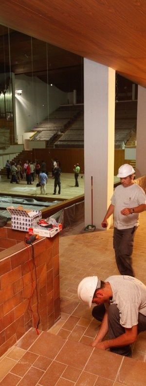 Últimos toques a la reforma del Auditorio. :: RAMÓN L. PÉREZ/