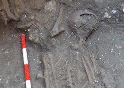 Uno de los restos humanos encontrados en la excavación de García Triviño. :: IDEAL/