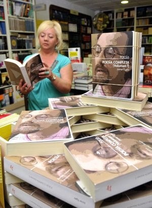 La obra completa de Egea, en la librería Gala, ayer tarde. :: PACO ORTIZ/