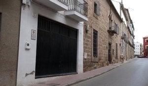 El detenido forzó la cerradura de entrada a la casa del Nazareno. :: E./
