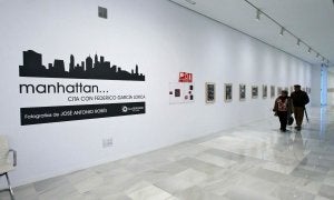 Singular muestra en CajaGranada que recrea la visión de Manhattan hecha por Robés a través de los versos de Federico. :: MOLERO/