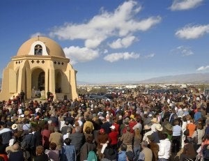 Fieles en la eucaristía celebrada hace cuatro años en la ermita de Torregarcía. :: IDEAL/