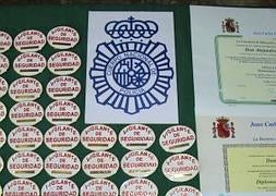 Algunos de los títulos oficiales falsificados. :: IDEAL/