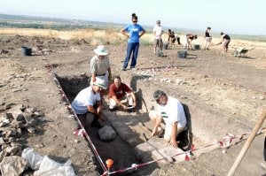 Unas de las excavaciones arqueológicas en el yacimiento de Cástulo. :: ENRIQUE/