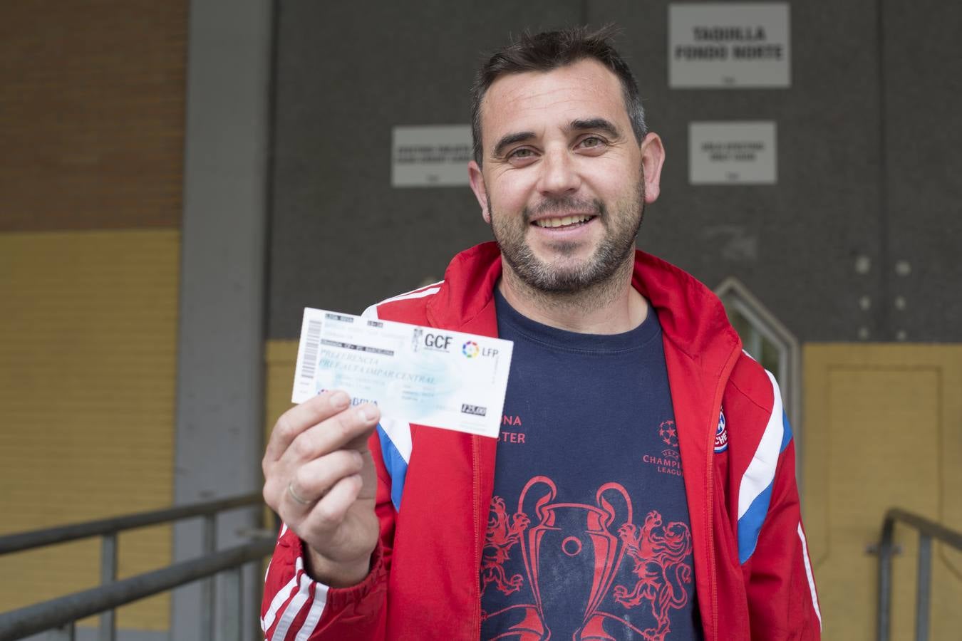 Con las entradas en la mano para el Granada - Barça