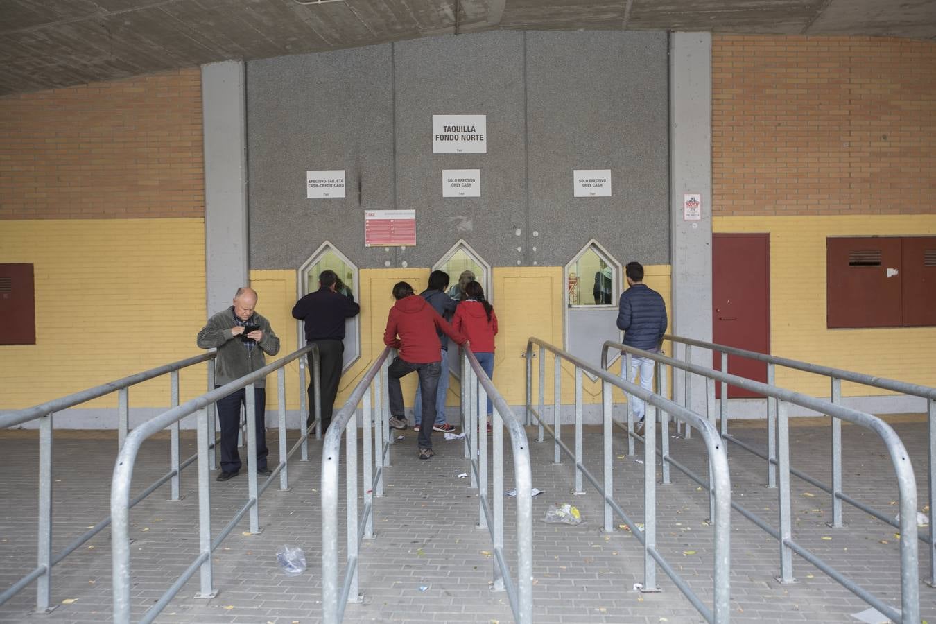 Con las entradas en la mano para el Granada - Barça