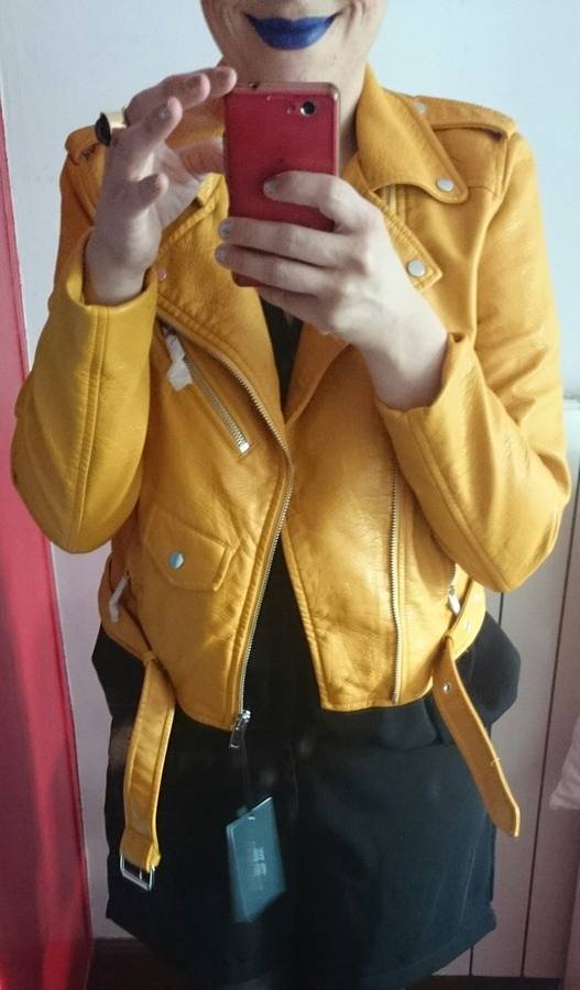 La chaqueta 'chillona' de Zara de la que todo el mundo habla La chaqueta 'chillona' de Zara de la que todo el mundo habla
