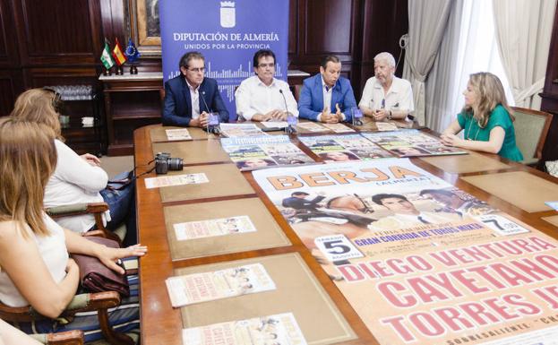 Antonio Orozco, Diana Navarro y Jaime Urrutia dan forma al verano en Berja