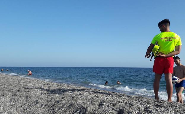 Los socorristas amplían hoy su jornada hasta las dos de la madrugada