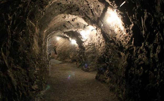 Adra abre al público los refugios de la Guerra Civil de la Torre de los Perdigones