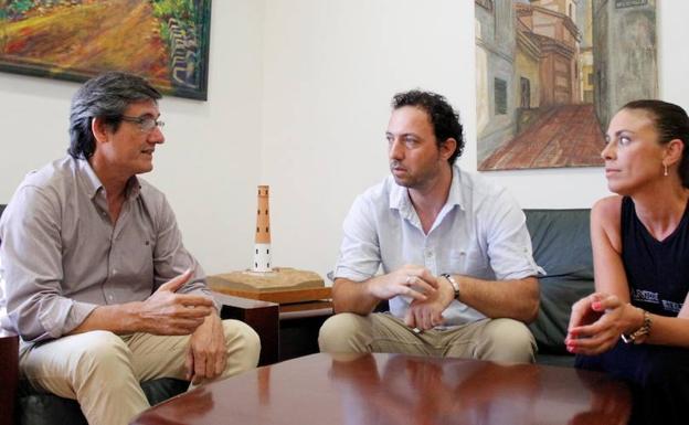 El director de la banda de música, pregonero de la Feria de Adra