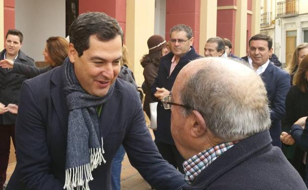 Juanma Moreno preside hoy el congreso local del PP en Adra