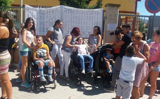 Educación aguanta el pulso ante los padres del colegio Celia Viñas de Berja