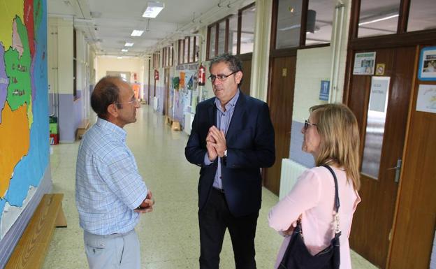 Torres supervisa el estado de los colegios en el inicio del curso escolar