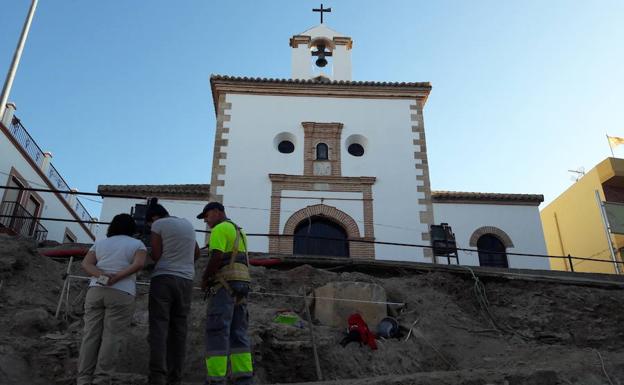 Adra saca a la luz las piletas de salazón romanas de su ermita
