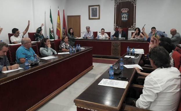 Carmen B. López: "El técnico de electricidad, con todos mis respetos, no puede dar clases de zumba"