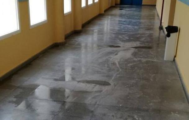 El Pabellón de Deportes vuelve registrar goteras tras la reciente renovación de su cubierta