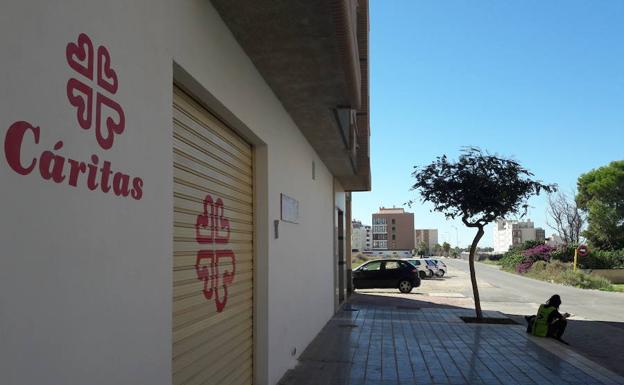 Cáritas dará de comer a más de 400 familias en Adra