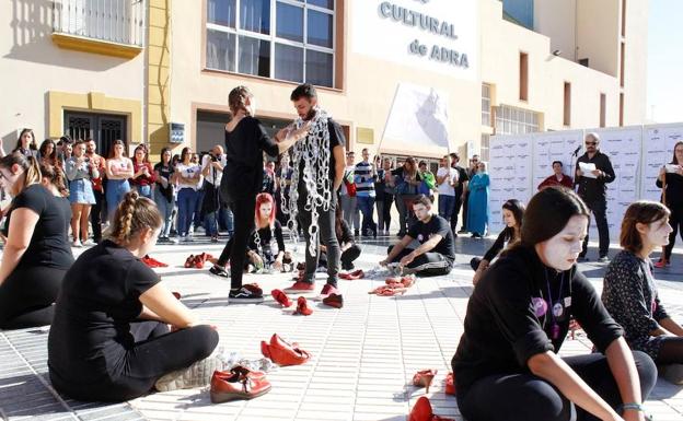 Adra sale a la calle por el Día contra la Violencia de Género