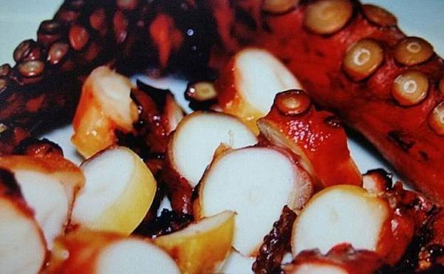 El pulpo seco de Adra inicia el proceso para lograr la denominación de origen