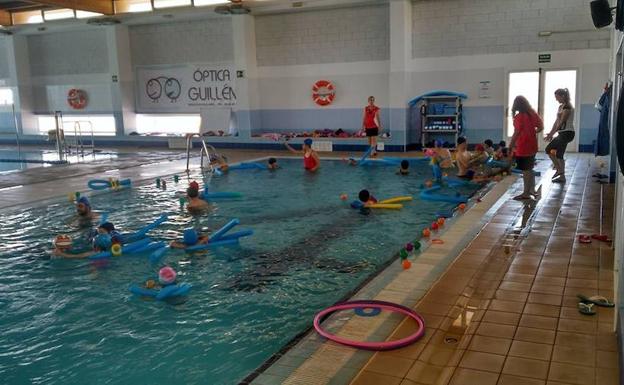 Cumple el plazo para adjudicar la gestión de la Piscina de Adra sin propuestas formales