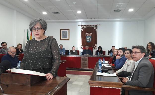 Adra cede suelo para protegerse del fuego